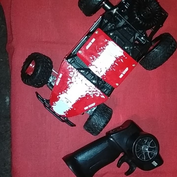 Remote control car - Picture 2 of 3